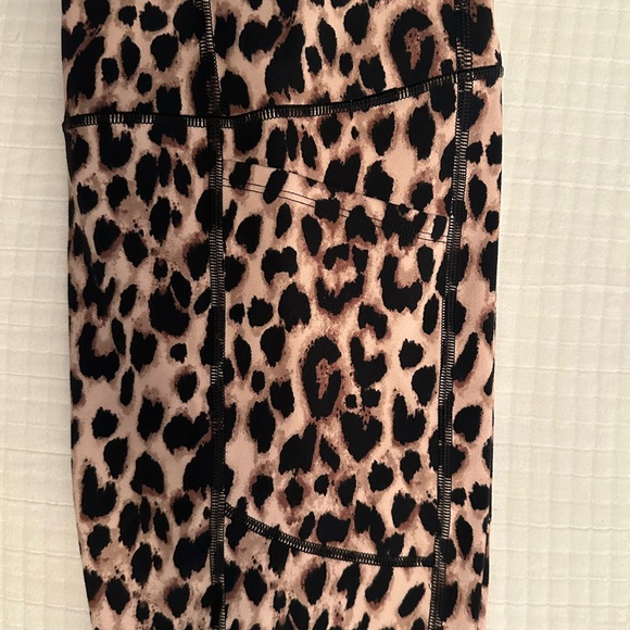 VICTORIA’S SECRET Leopard Print Leggings - Picture 4 of 6